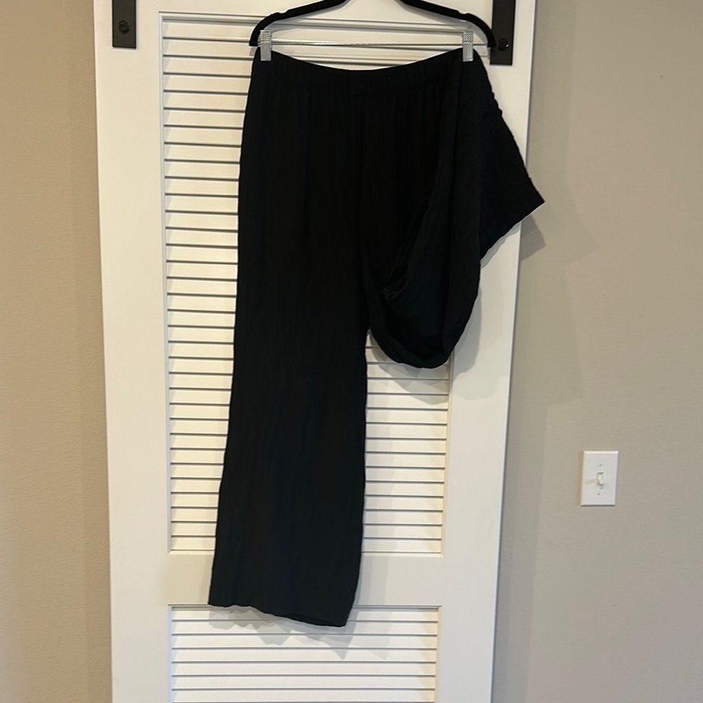 Black Textured Women's Pants